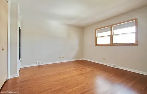 8732 West North Terrace Niles IL 60714