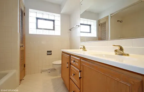 8732 West North Terrace Niles IL 60714