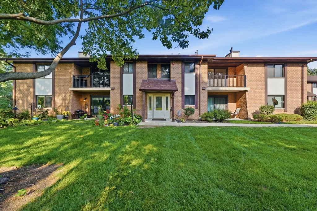 2204 Wharf Drive Woodridge IL 60517