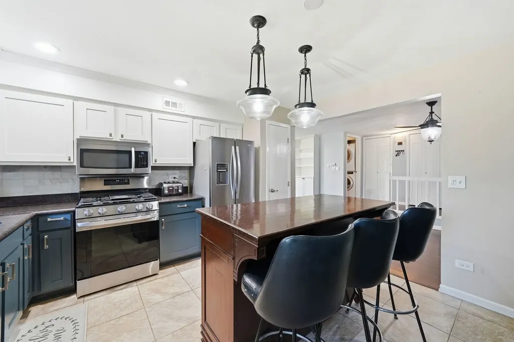 2204 Wharf Drive Woodridge IL 60517