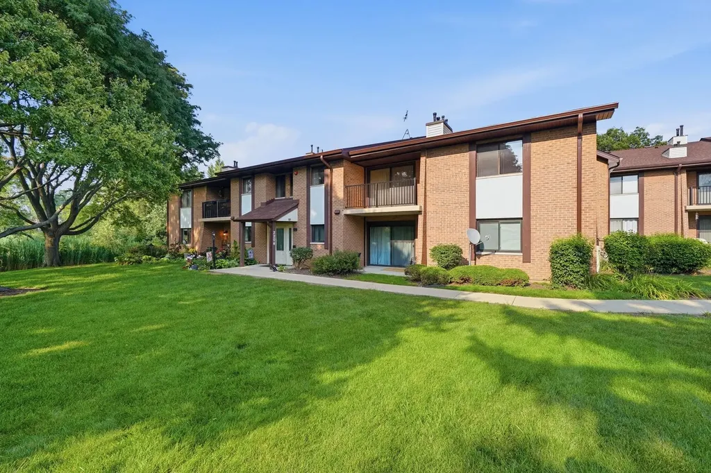 2204 Wharf Drive Woodridge IL 60517