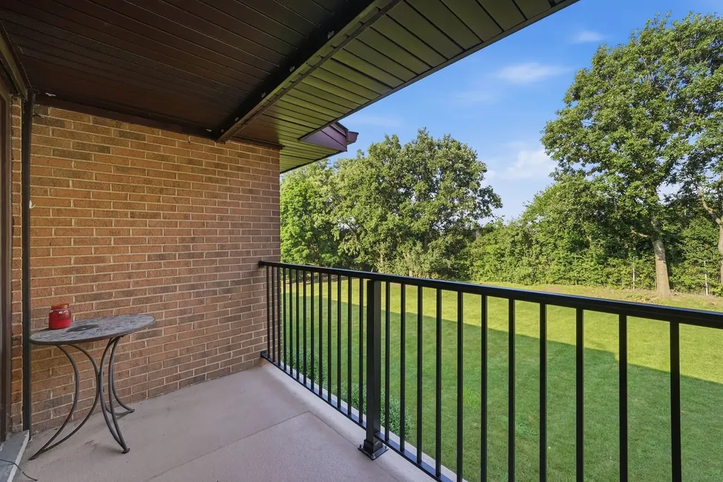 2204 Wharf Drive Woodridge IL 60517