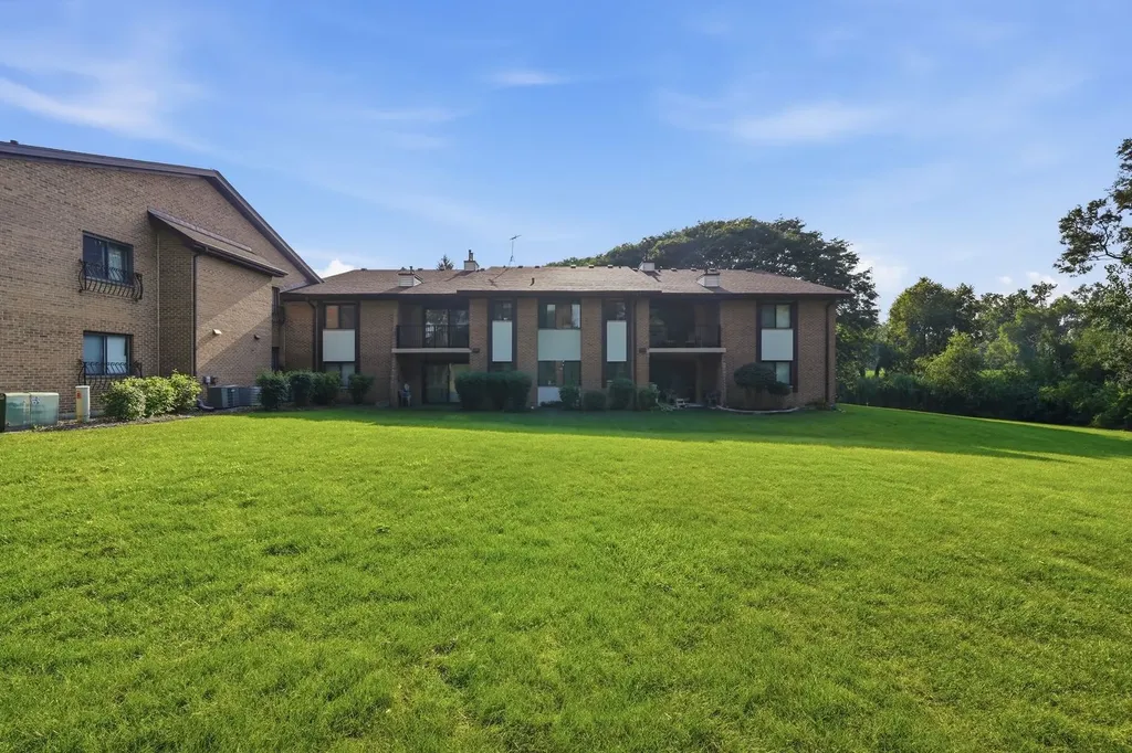 2204 Wharf Drive Woodridge IL 60517