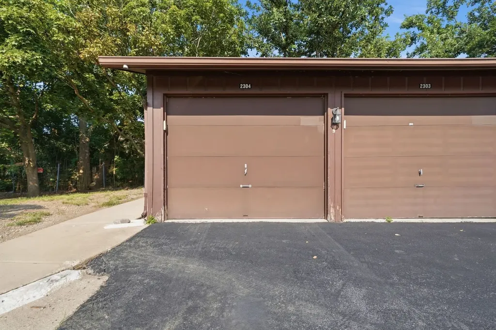 2204 Wharf Drive Woodridge IL 60517