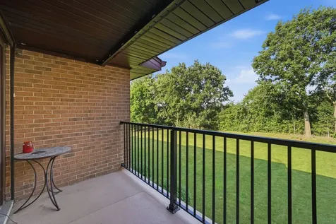 2204 Wharf Drive Woodridge IL 60517