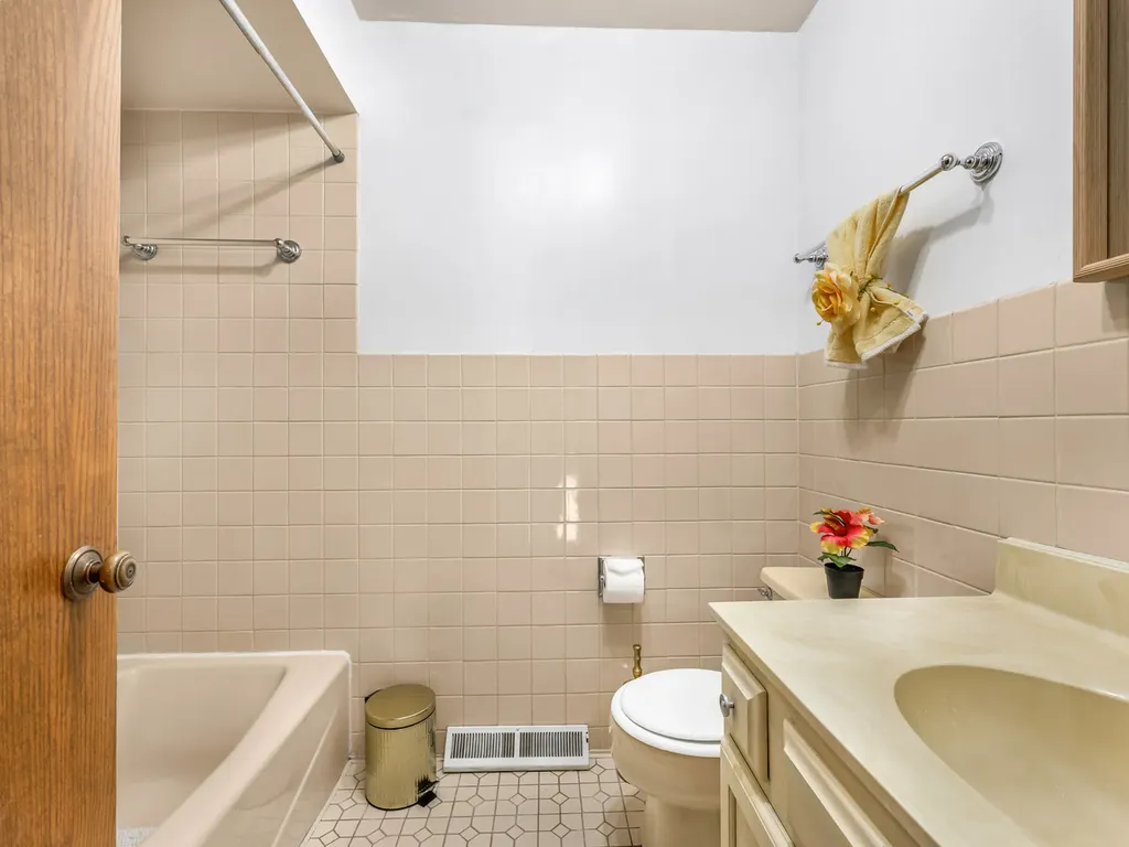 3615 North Pacific Avenue Chicago IL 60634