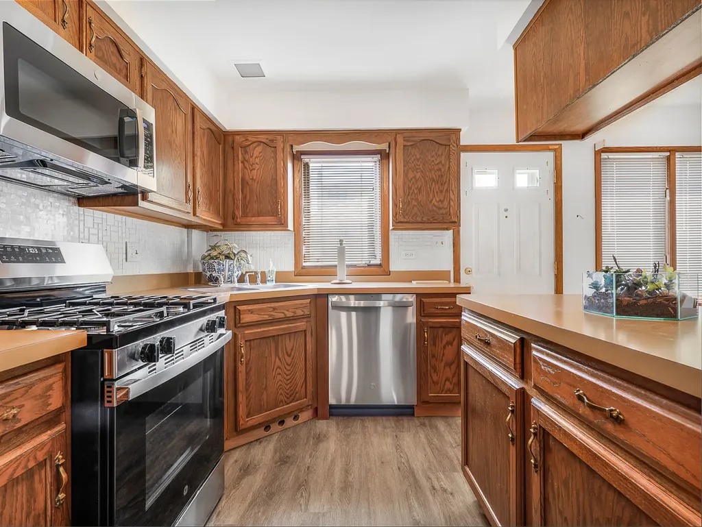 3615 North Pacific Avenue Chicago IL 60634