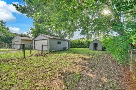 421 East Courtland Street Mundelein IL 60060