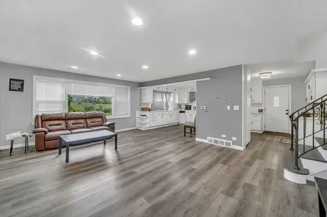 421 East Courtland Street Mundelein IL 60060