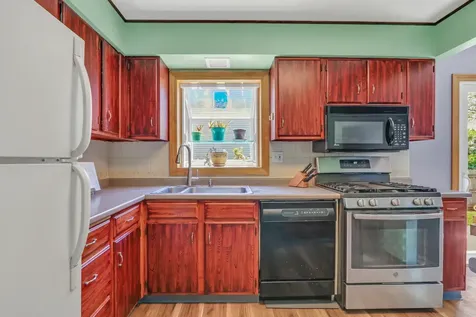 2420 South East Thornwood Drive Lindenhurst IL 60046