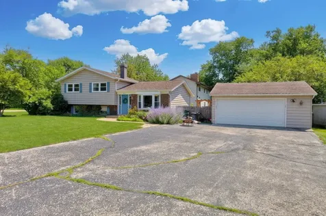 2420 South East Thornwood Drive Lindenhurst IL 60046