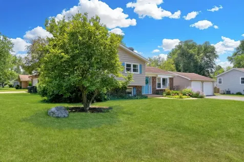 2420 South East Thornwood Drive Lindenhurst IL 60046