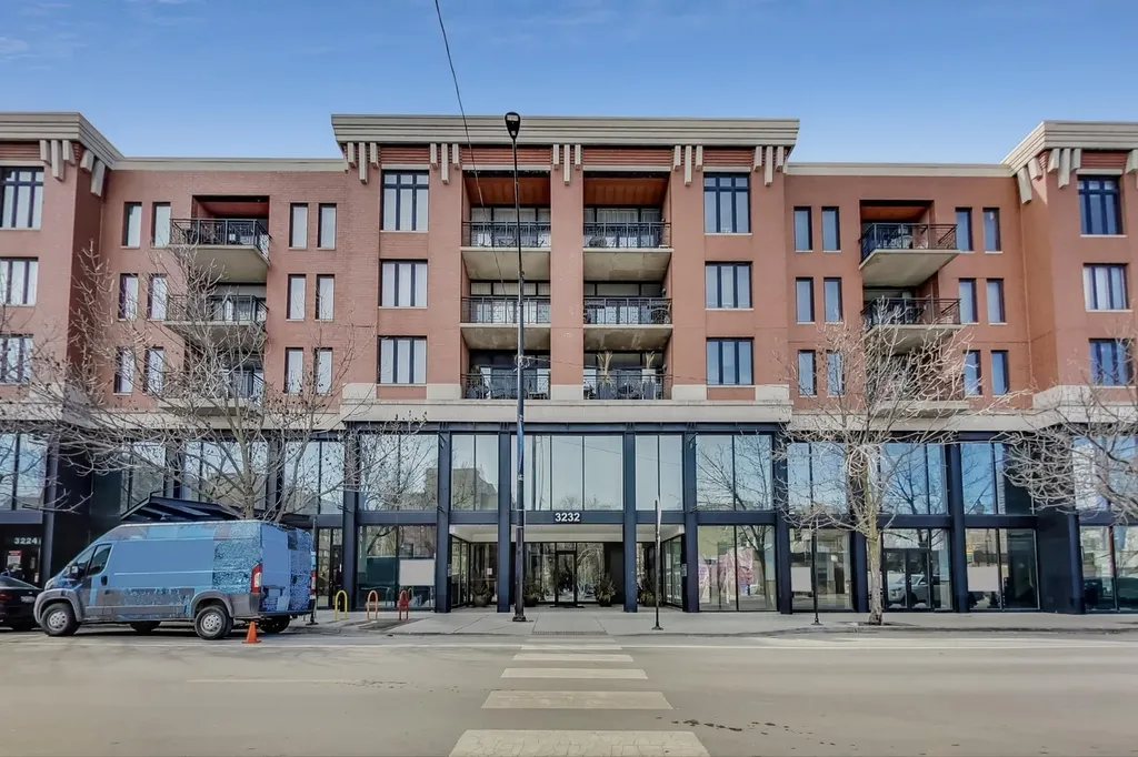 3232 North Halsted Street Chicago IL 60657