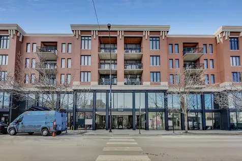 3232 North Halsted Street Chicago IL 60657