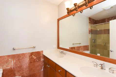 1000 North Crosby Street Chicago IL 60610