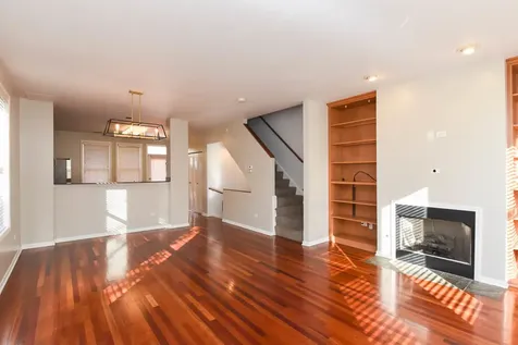 1000 North Crosby Street Chicago IL 60610