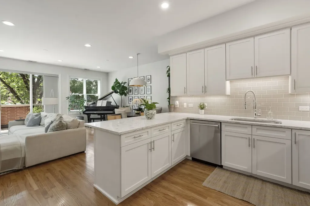 1350 West Belmont Avenue Chicago IL 60657