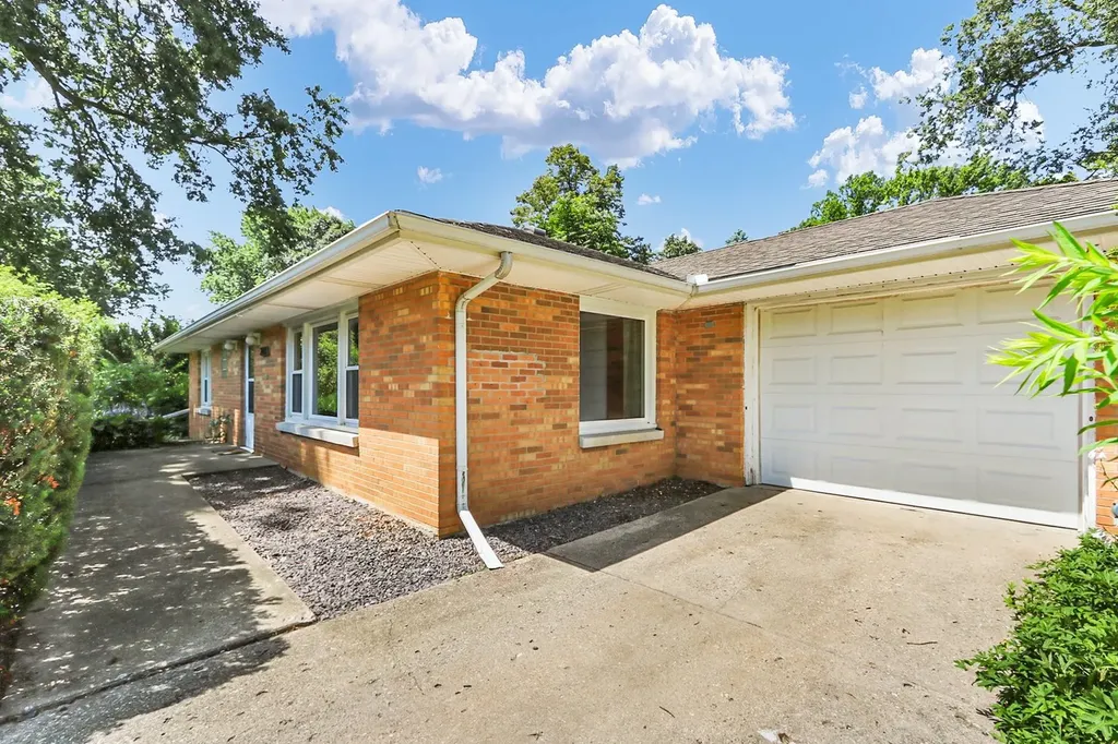 2103 Burlison Drive Urbana IL 61801