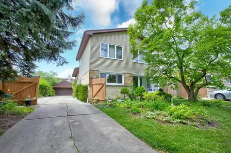 8936 North Elmore Street Niles IL 60714