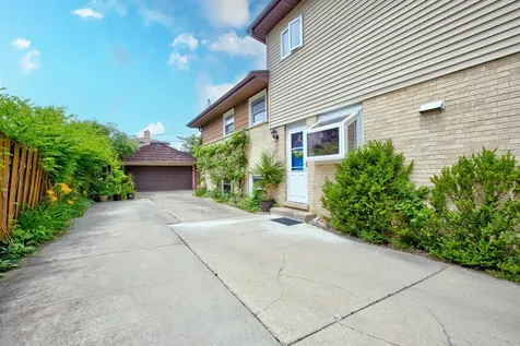 8936 North Elmore Street Niles IL 60714