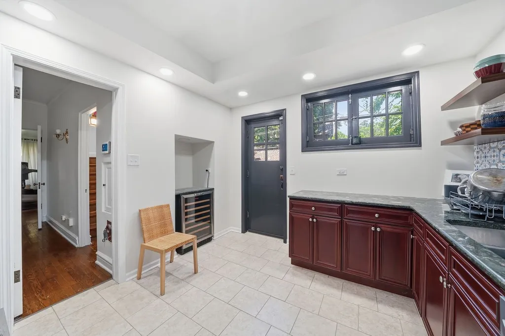 9924 South Longwood Drive Chicago IL 60643