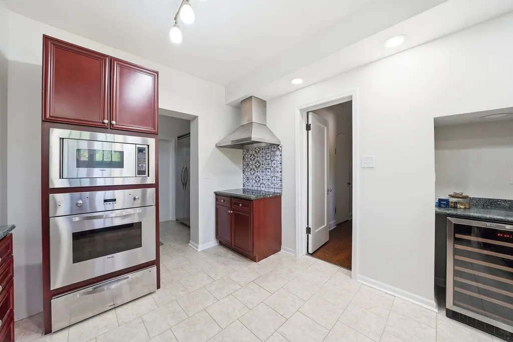 9924 South Longwood Drive Chicago IL 60643