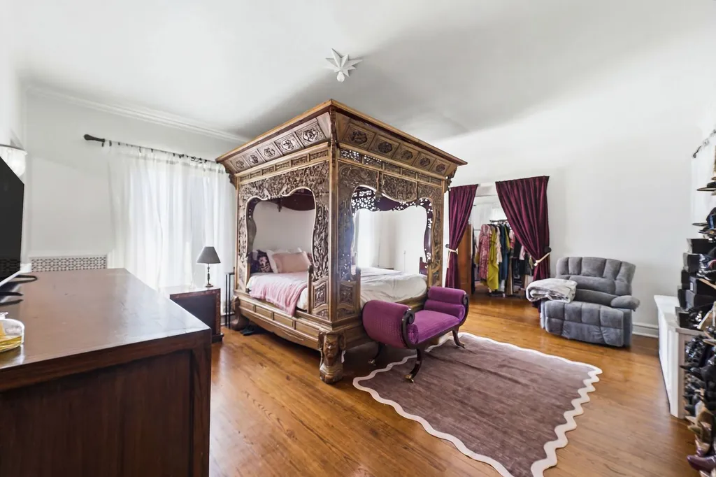 9924 South Longwood Drive Chicago IL 60643