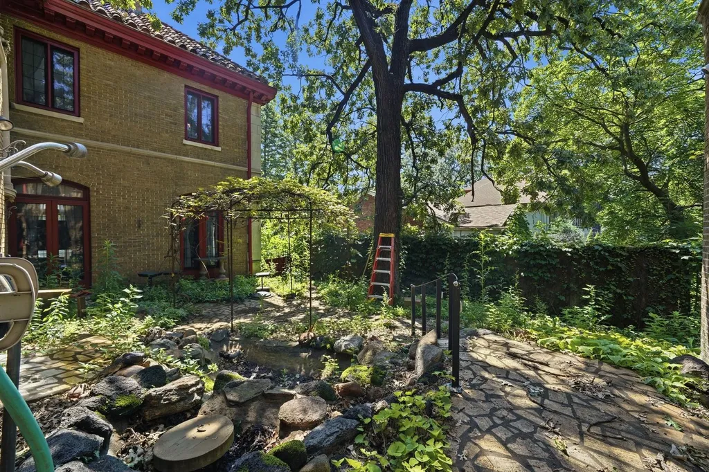 9924 South Longwood Drive Chicago IL 60643
