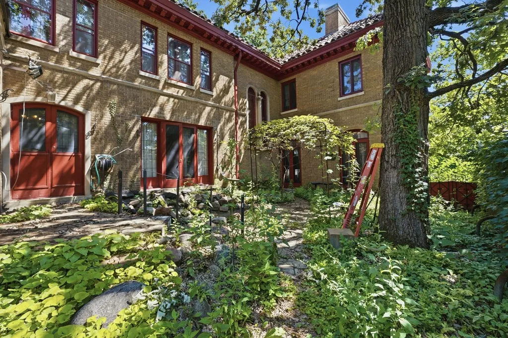 9924 South Longwood Drive Chicago IL 60643