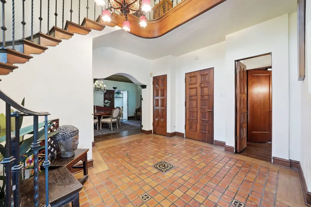 9924 South Longwood Drive Chicago IL 60643