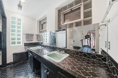 9924 South Longwood Drive Chicago IL 60643