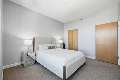 41 East 8th Street Chicago IL 60605