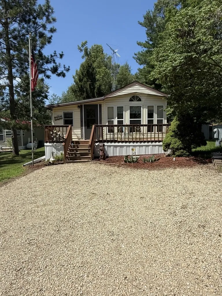 8-121 Woodhaven Lakes Sublette IL 61367