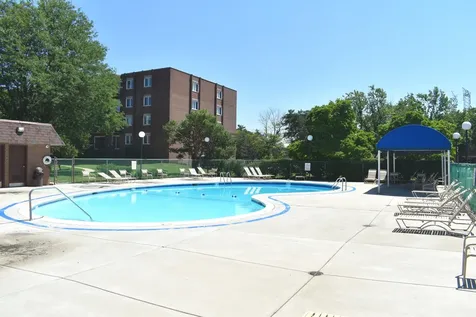 8001 West Courte Drive Niles IL 60714