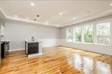 6334 South Langley Avenue S Chicago IL 60637