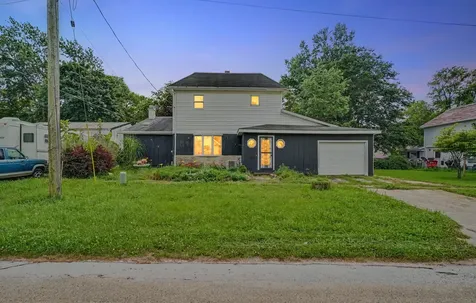 105 West Maple Street Roberts IL 60962