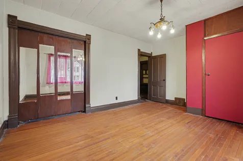 105 West Maple Street Roberts IL 60962
