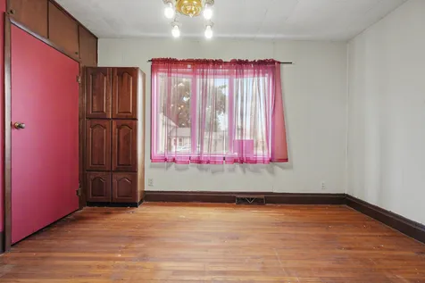 105 West Maple Street Roberts IL 60962