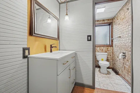 105 West Maple Street Roberts IL 60962