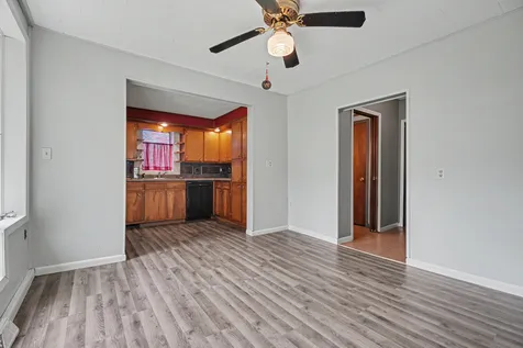 105 West Maple Street Roberts IL 60962
