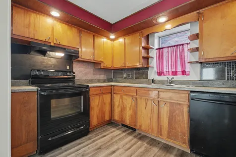 105 West Maple Street Roberts IL 60962