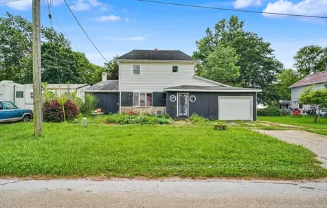 105 West Maple Street Roberts IL 60962