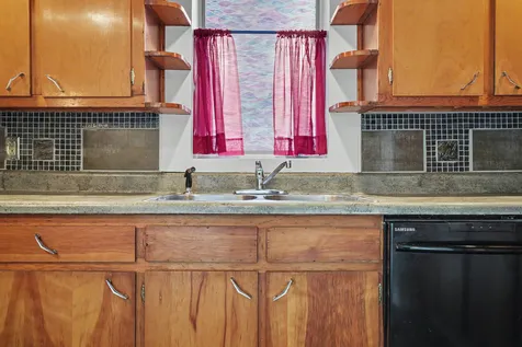 105 West Maple Street Roberts IL 60962