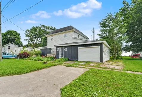 105 West Maple Street Roberts IL 60962