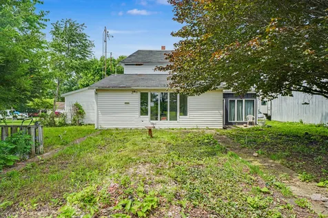 105 West Maple Street Roberts IL 60962