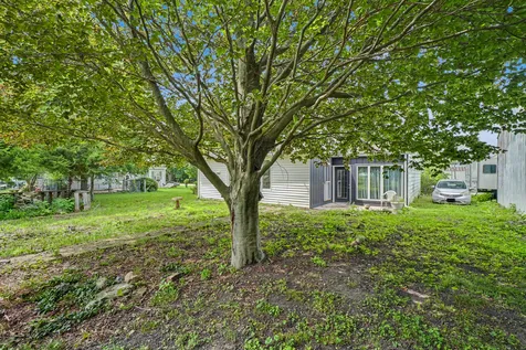 105 West Maple Street Roberts IL 60962