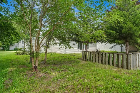 105 West Maple Street Roberts IL 60962