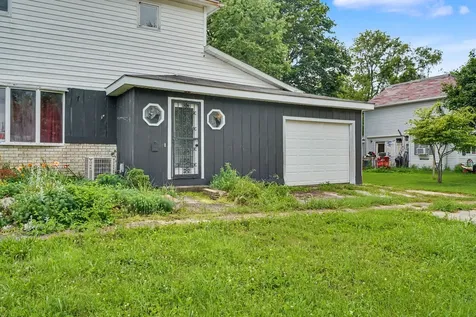 105 West Maple Street Roberts IL 60962