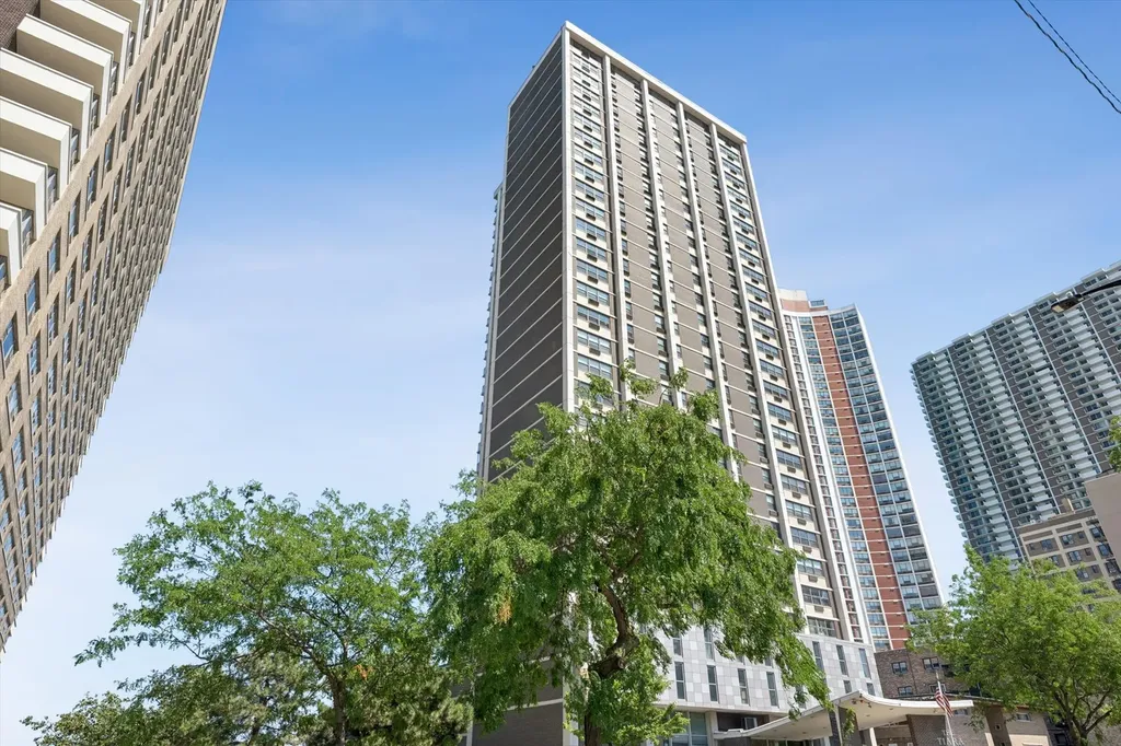 6147 North Sheridan Road Chicago IL 60660