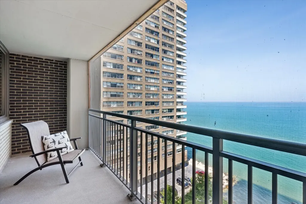 6147 North Sheridan Road Chicago IL 60660